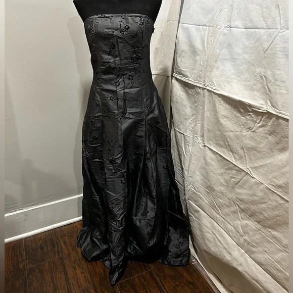 strapless open back dress Prom Dress Long Open Back With Fit And Flare Skirt